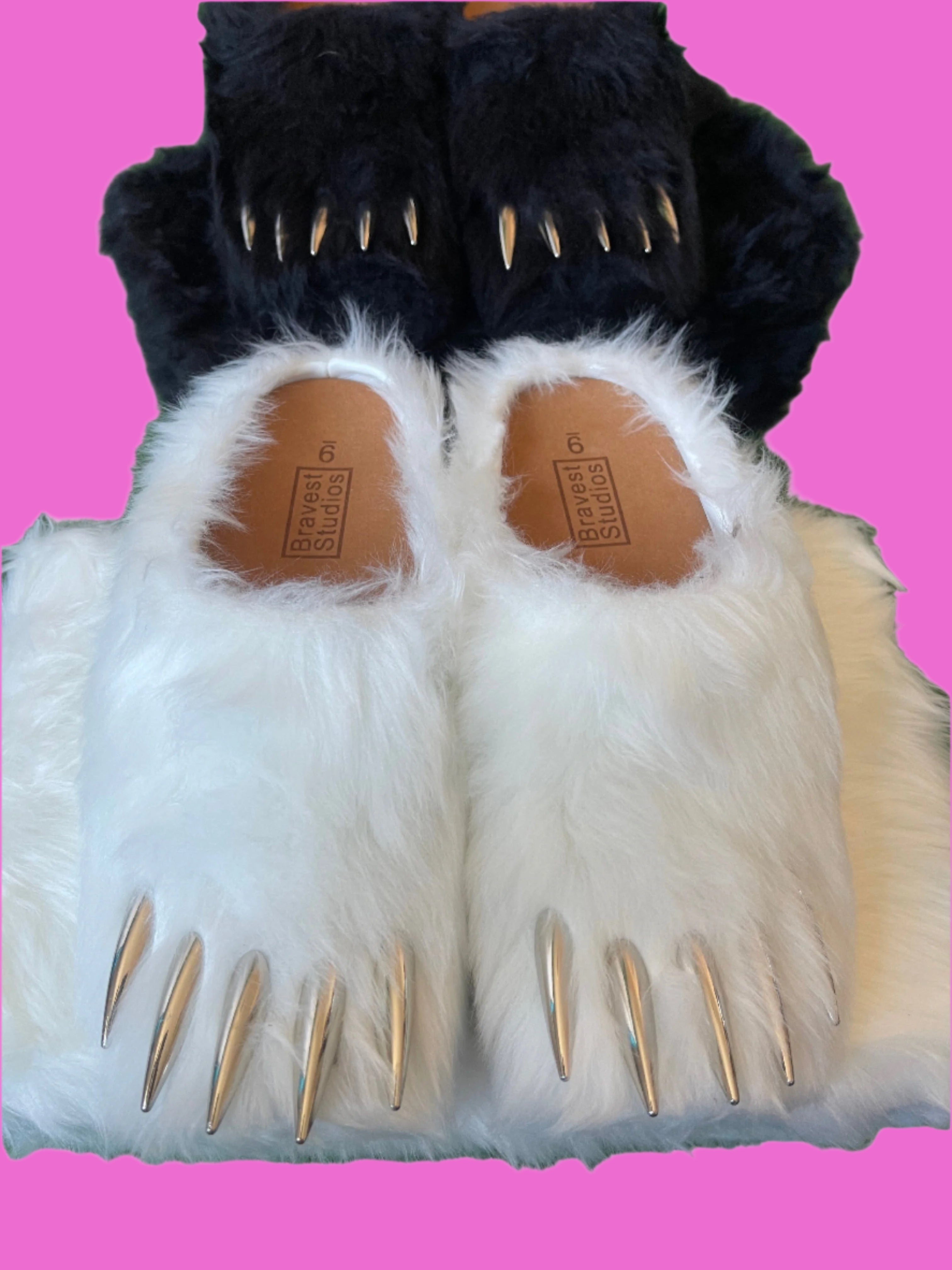 BLACK/WHITE BEAR CLAW MULES